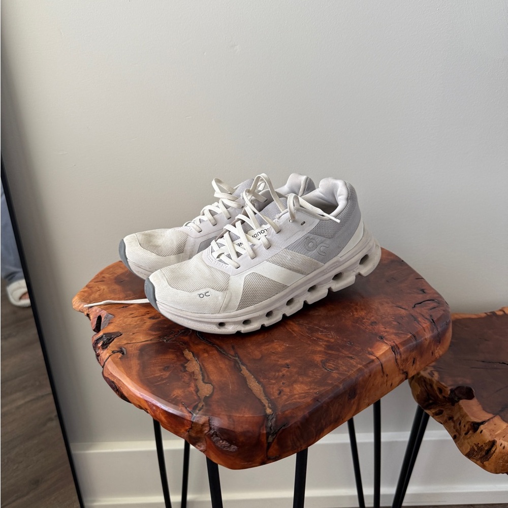 Gently Used OnCloud Cloudrunner Shoes